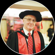 Ian Mackechnie 教授